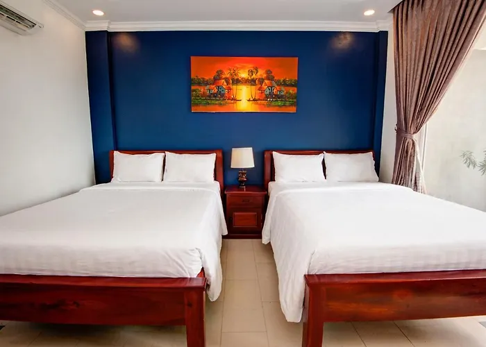 Mad Monkey Hostel *
