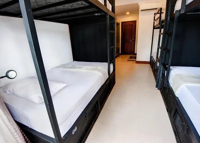 Mad Monkey Hostel *